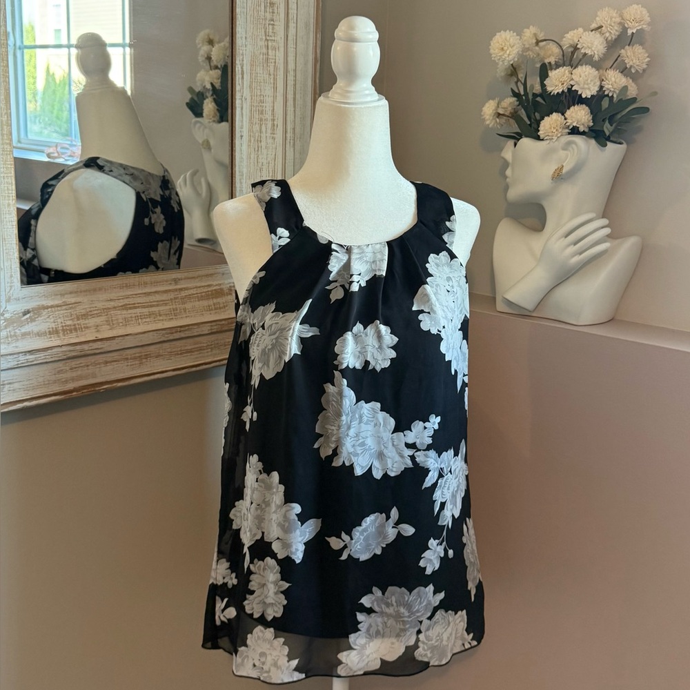 Iz Byer Women’s Small Black and White‎ Sleeveless Floral Blouse